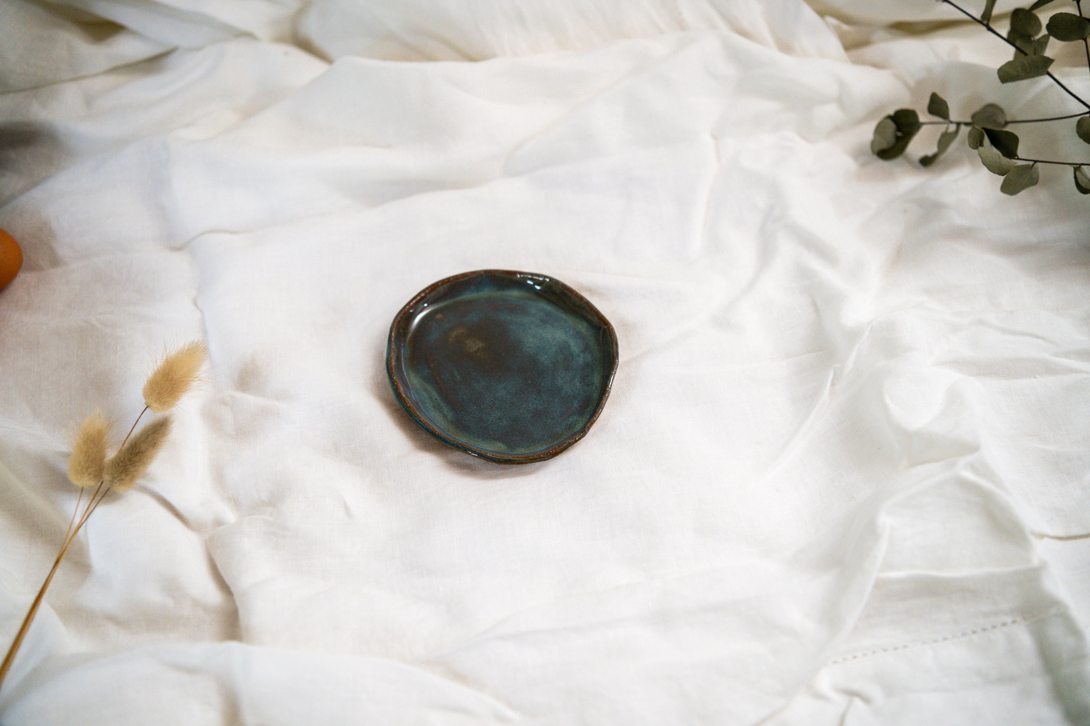 Small round plate